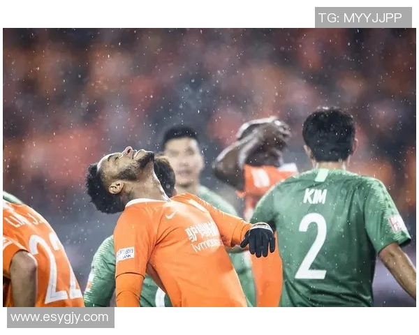 足球运动员周薪揭秘：顶级球员与普通球员收入差距分析